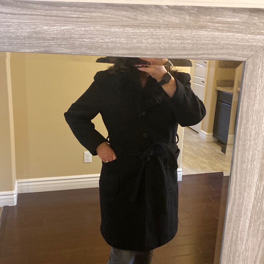 Black womens jacket with faux fur collar - Picture 6 of 9